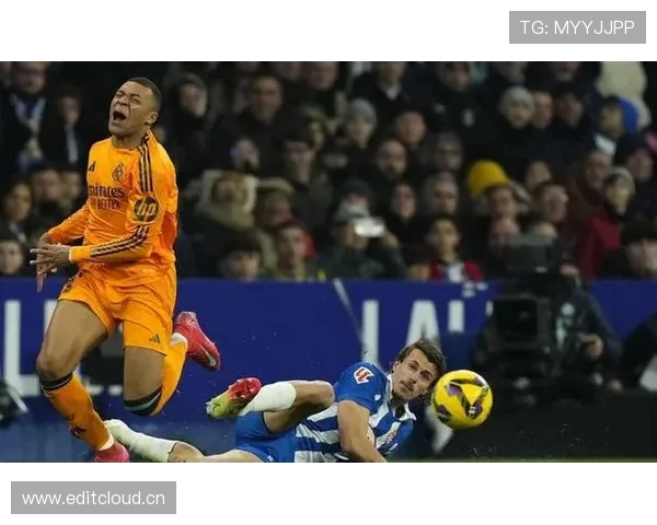 西班牙主持人谈皇马与裁判冲突：球迷到底有多少支持俱乐部挑战裁判系统